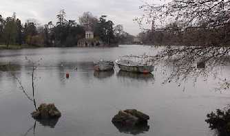 Lac Daumesnil and the Temple de l'amour