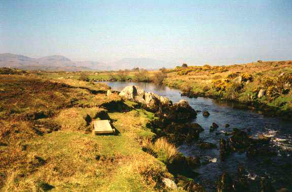 De Owenea rivier bij Ardara, Co. Donegal